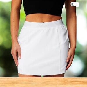 Fabletics Woven Pocket Skirt White Athletic Skort Built-In Shorts Women’s M NWT